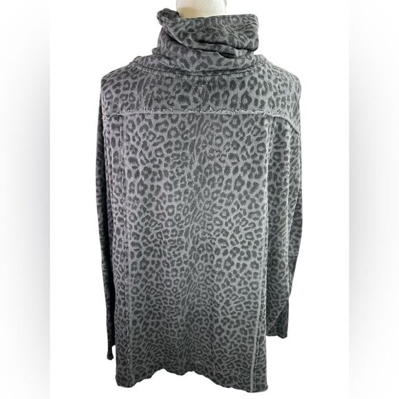 We The Free Medium Cardigan Snap Up Asymmetric Animal Print Gray Leopard Sweater - Picture 5 of 11